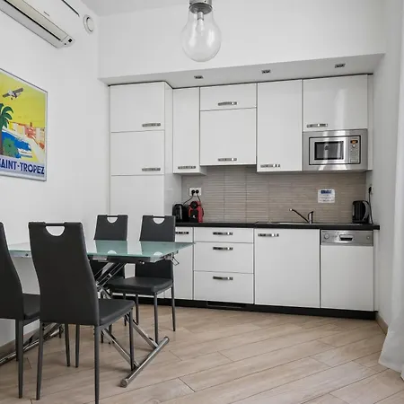 Carlton Avec Lit King Size Apartment
